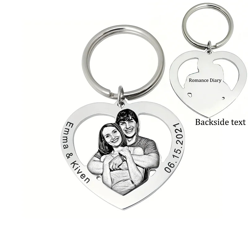 Double-Sided Engraving Is Possible, Customized Photo Portrait Heart-Shaped Stainless Steel Keychain, a Warm and Personalized Keepsake, Suitable for Daily Key Storage and as a Portable Accessory. It Can Be Used as an Exclusive Gift for Birthdays, Anniversa