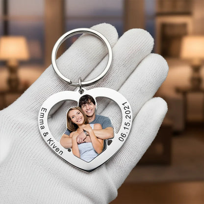 Double-Sided Engraving Is Possible, Customized Photo Portrait Heart-Shaped Stainless Steel Keychain, a Warm and Personalized Keepsake, Suitable for Daily Key Storage and as a Portable Accessory. It Can Be Used as an Exclusive Gift for Birthdays, Anniversa