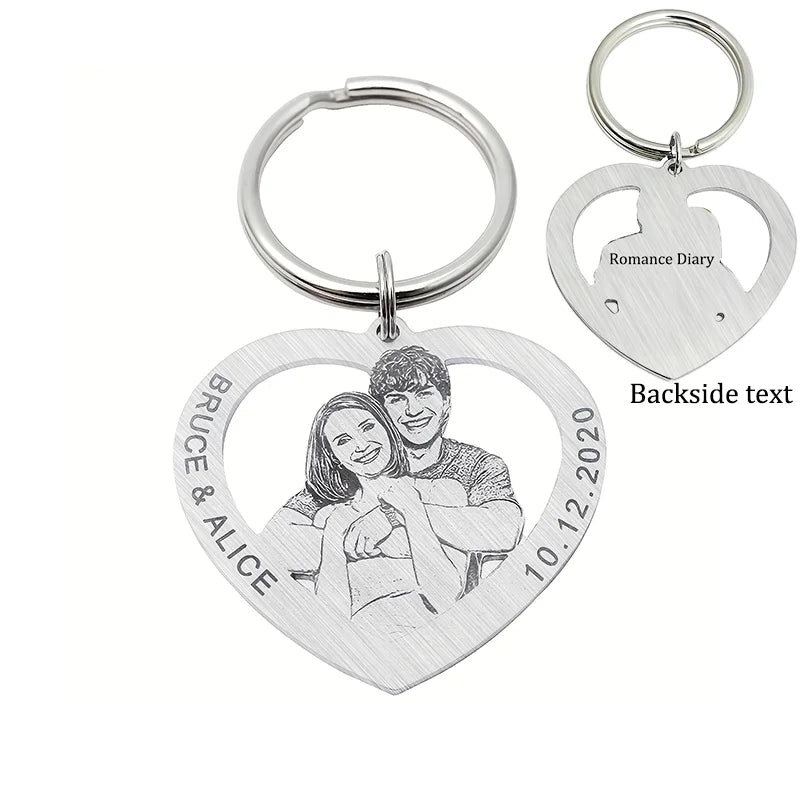 Double-Sided Engraving Is Possible, Customized Photo Portrait Heart-Shaped Stainless Steel Keychain, a Warm and Personalized Keepsake, Suitable for Daily Key Storage and as a Portable Accessory. It Can Be Used as an Exclusive Gift for Birthdays, Anniversa