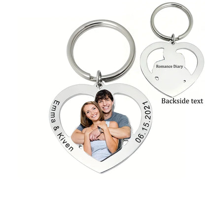 Double-Sided Engraving Is Possible, Customized Photo Portrait Heart-Shaped Stainless Steel Keychain, a Warm and Personalized Keepsake, Suitable for Daily Key Storage and as a Portable Accessory. It Can Be Used as an Exclusive Gift for Birthdays, Anniversa