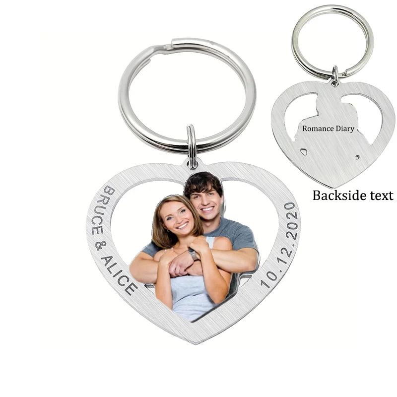 Double-Sided Engraving Is Possible, Customized Photo Portrait Heart-Shaped Stainless Steel Keychain, a Warm and Personalized Keepsake, Suitable for Daily Key Storage and as a Portable Accessory. It Can Be Used as an Exclusive Gift for Birthdays, Anniversa