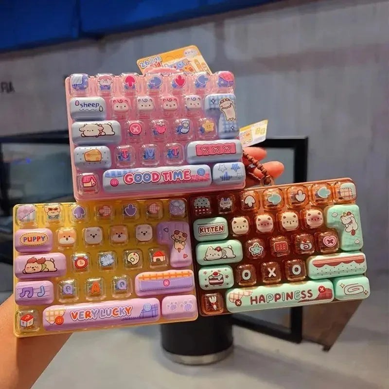 In Stock ///26Grid Keycap Clicker Anti Stress Fidget Keyboard Keychain Decompression Button Cartoon Party Favor Gift 26구 키캡 키링